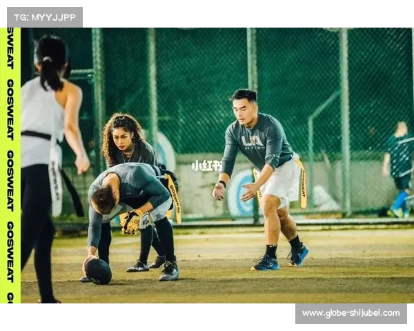 沙漠星空下中卫腰旗橄榄球运动员的荣耀瞬间与激情达阵时刻